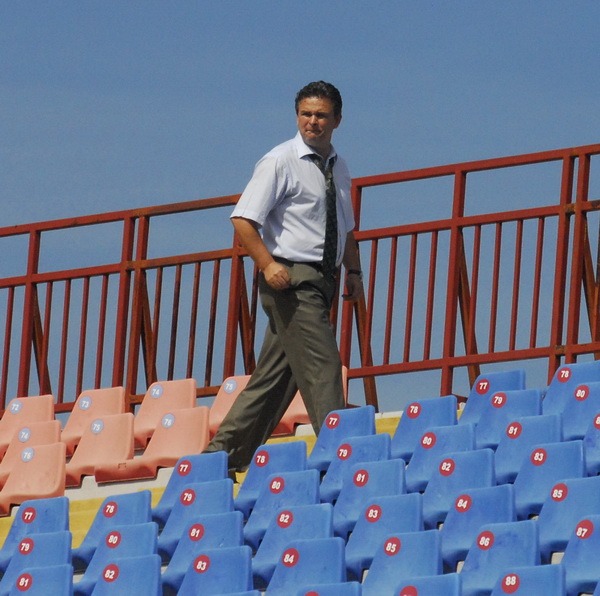 Lucian in tribuna.jpg