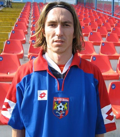 roberto ayza.jpg