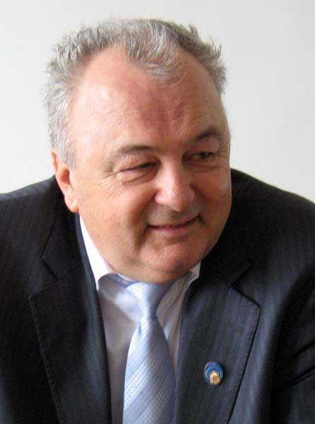 02-Stefan-Seremi_1.jpg