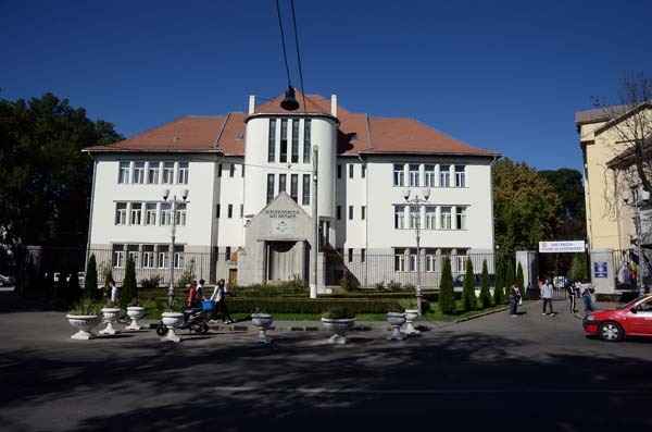 03 universitatea.jpg