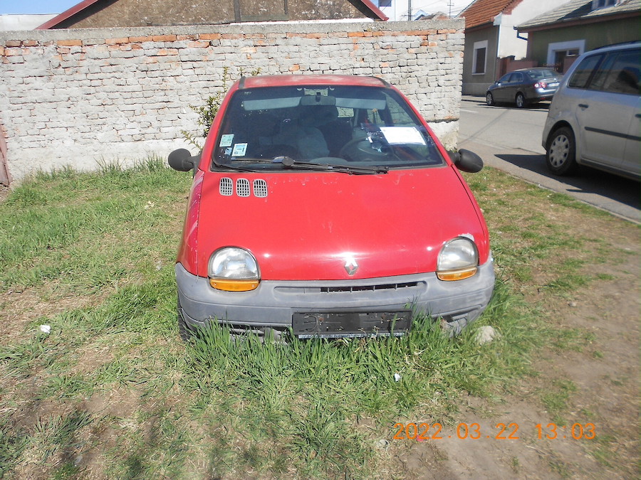 Mașină abandonată în Oradea