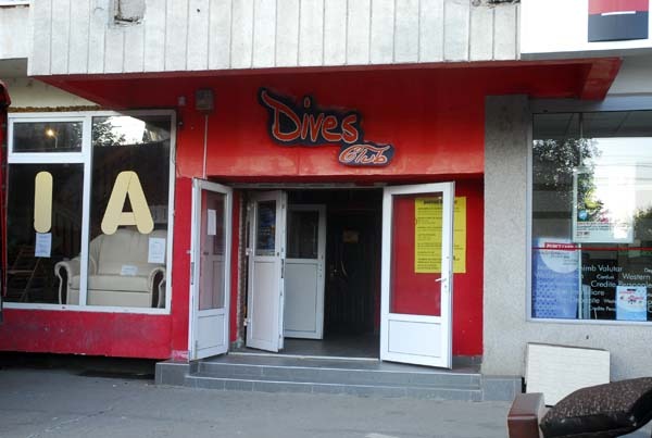 04 Dives.jpg