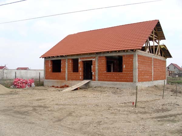 05 casa in rosu.jpg