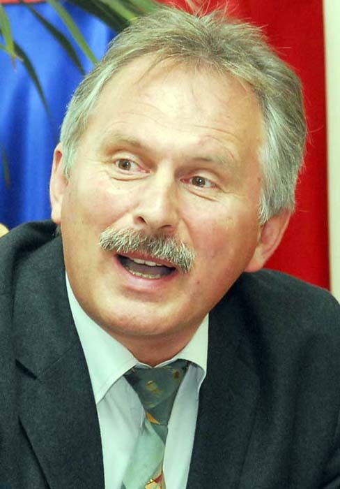 Csuzi Istvan, manager OTL