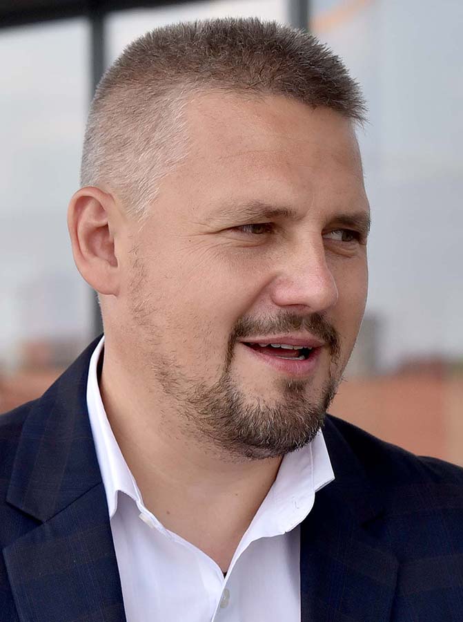  Békési Csaba