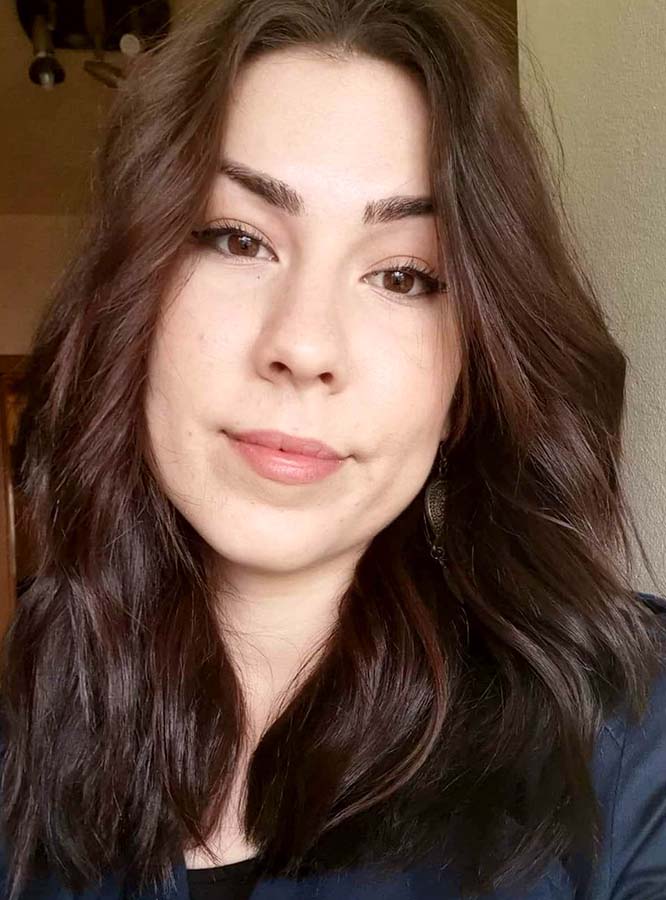 Vivien Erdei voluntara si studenta