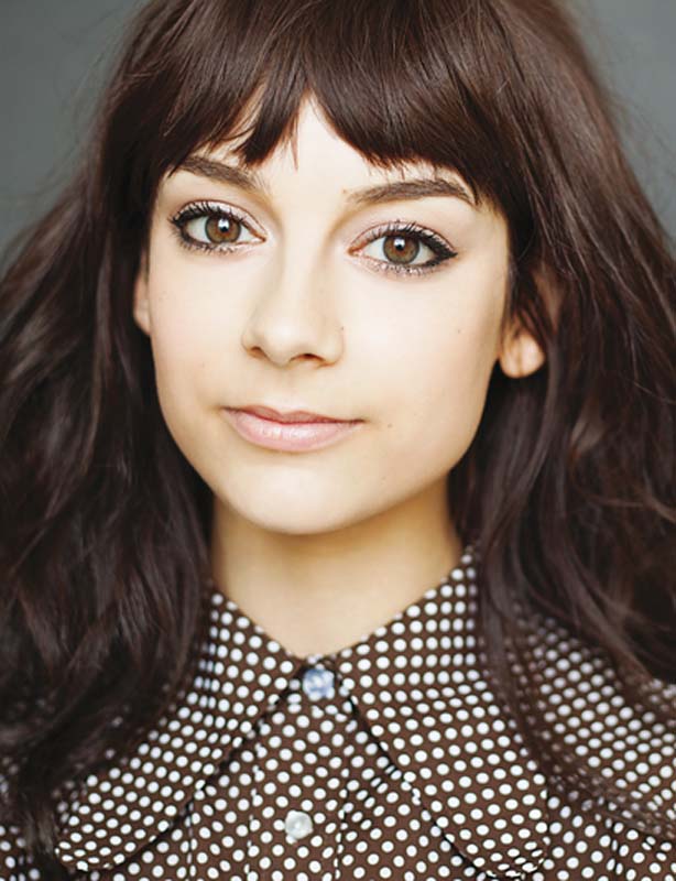 actriţa canadiană Sophie Desmarais