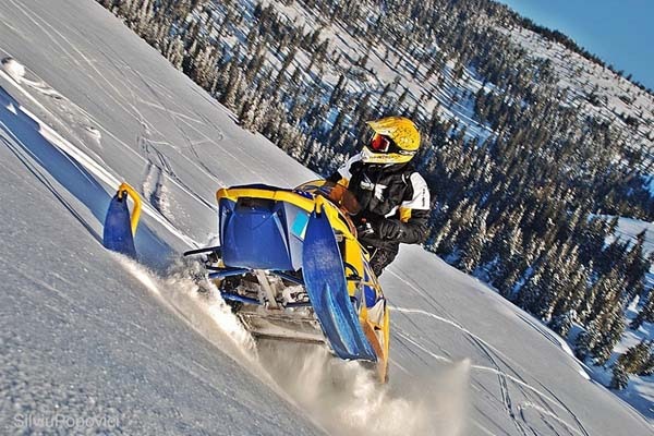 21 snowmobil.jpg