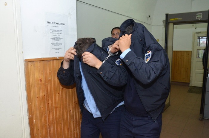 Bobitan-in-catuse-la-tribunal-Oradea-bihoreanul_1.JPG