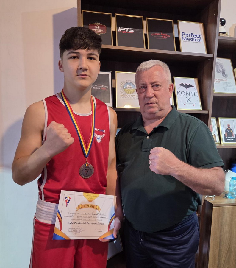 Robert Benea boxer