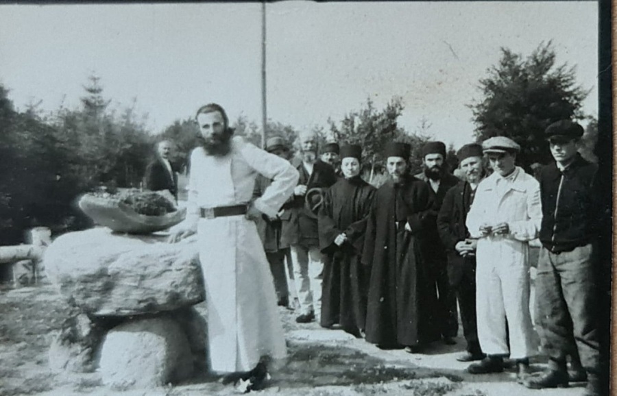 Arsenie Boca și călugării