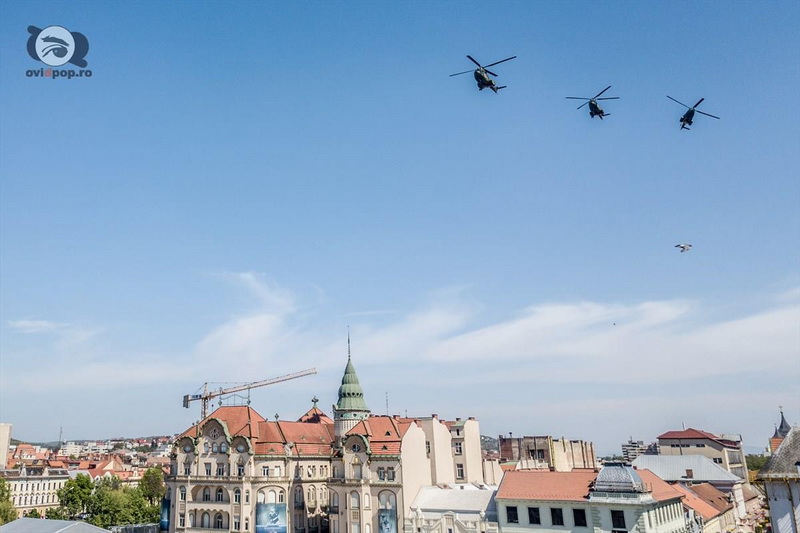 Elicoptere care survolează Oradea