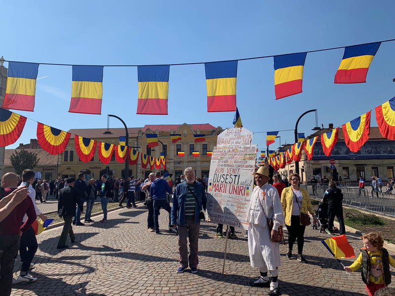 Piaţa Unirii, gătită de sărbătoare