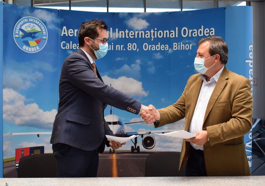 Răzvan Horga, director Aeroportul Oradea, şi Laurenţiu Chiană, managerul Spitalului Municipal Oradea