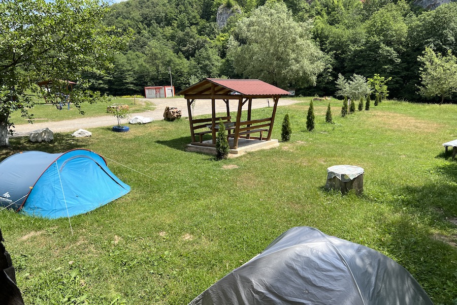 Camping zona Șuncuiuș, Peștera Unguri Mare